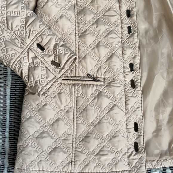 Beautiful jacket - Picture 8 of 8